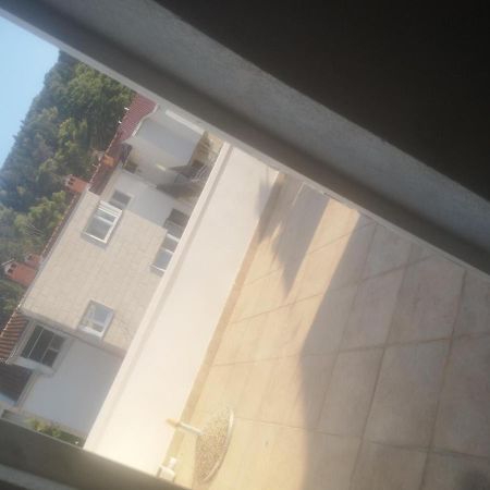 Double Room With Shared Bathroom Split Exterior photo