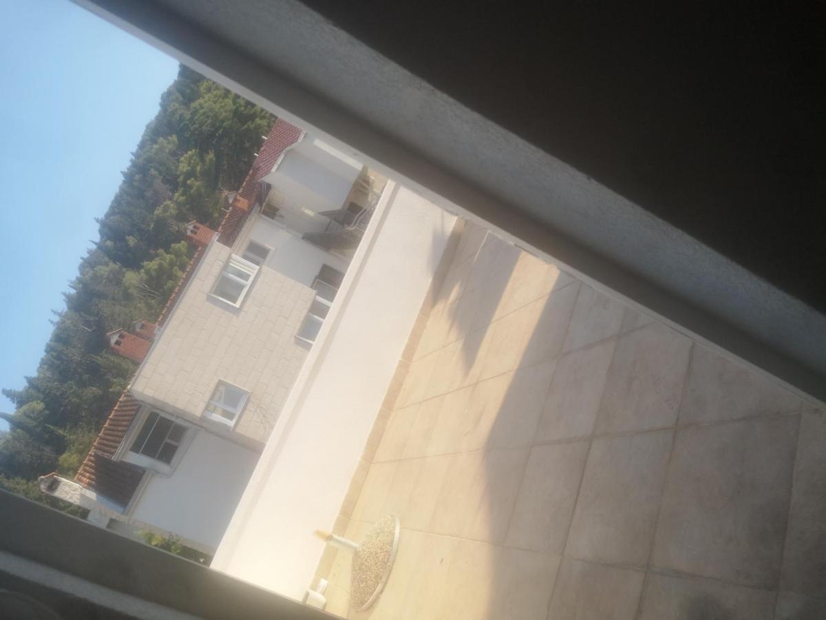 Double Room With Shared Bathroom Split Exterior photo
