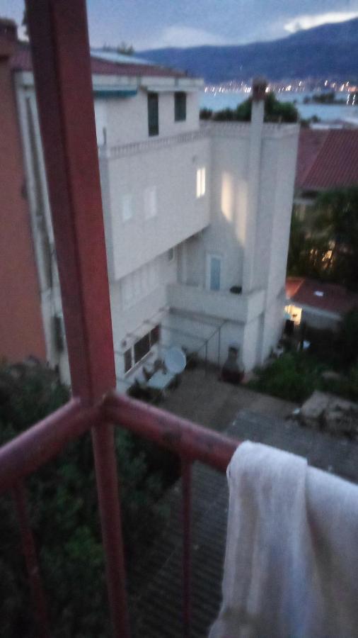 Double Room With Shared Bathroom Split Exterior photo