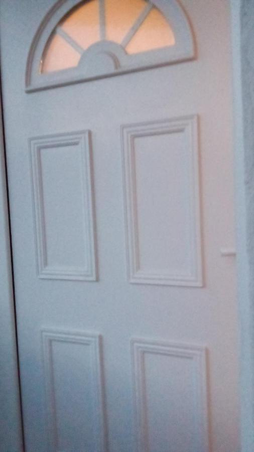 Double Room With Shared Bathroom Split Exterior photo