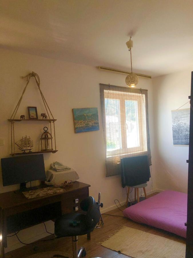 Double Room With Shared Bathroom Split Exterior photo